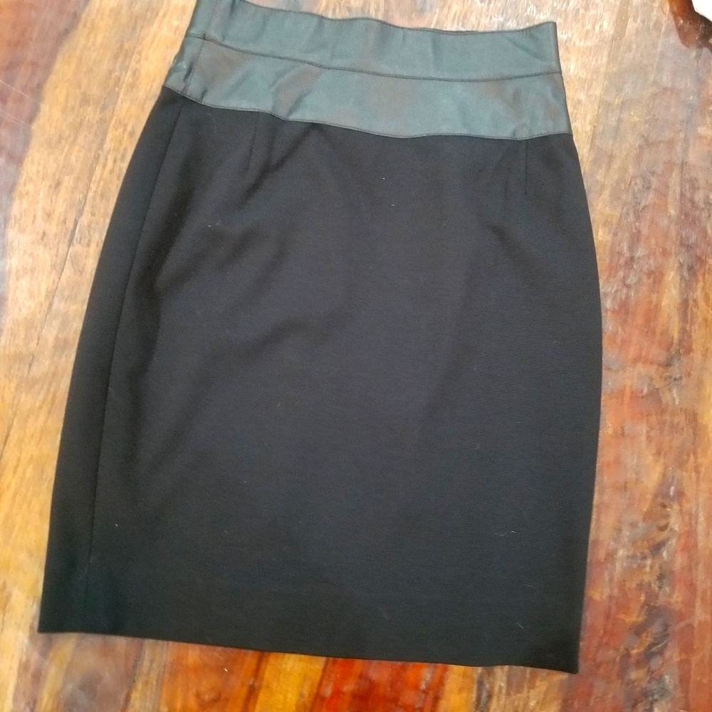Black lined skirt with leather waistband